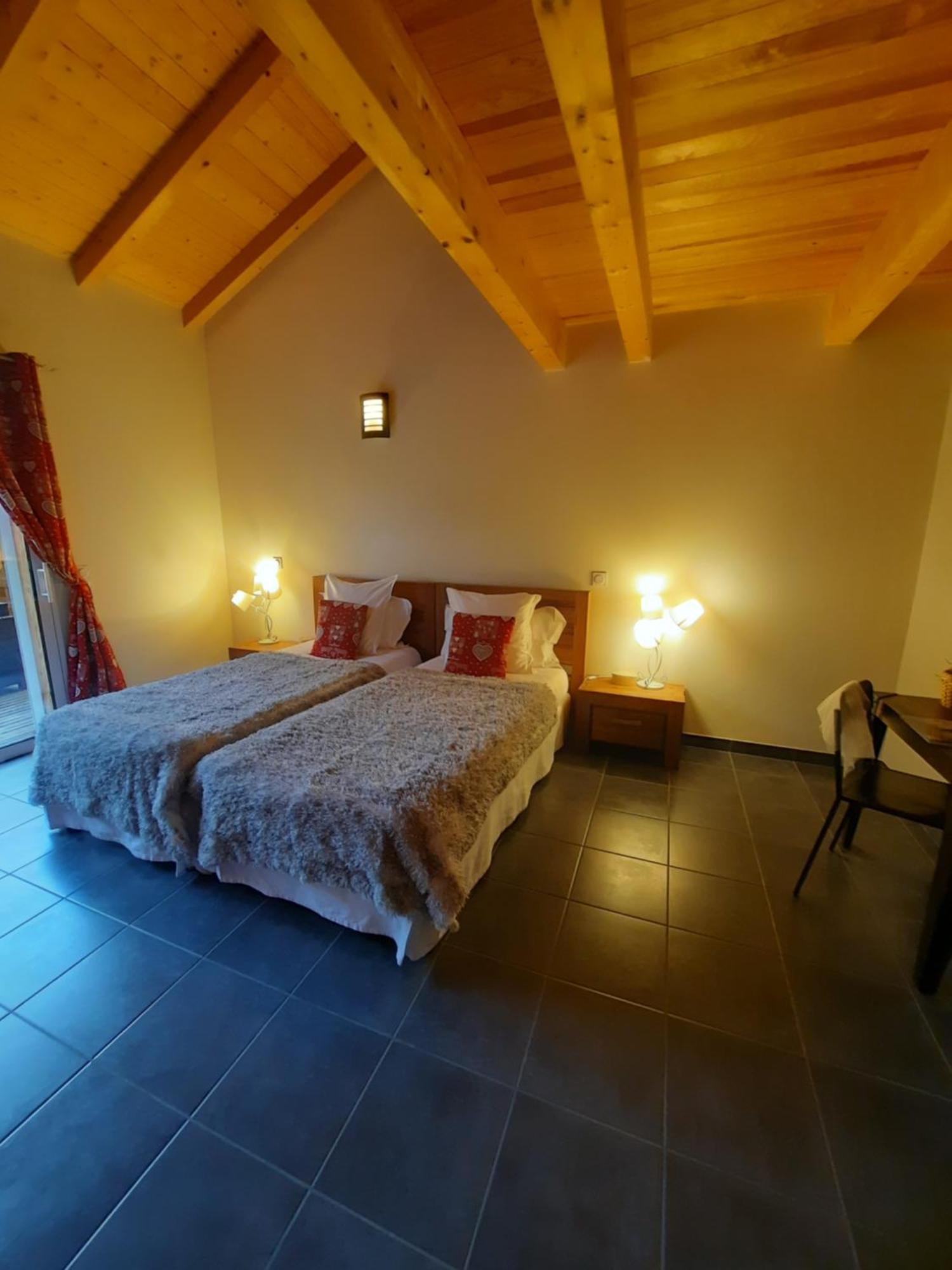 Au Coeur Des Lacs - Chambres D'Hotes Жерарме Номер фото
